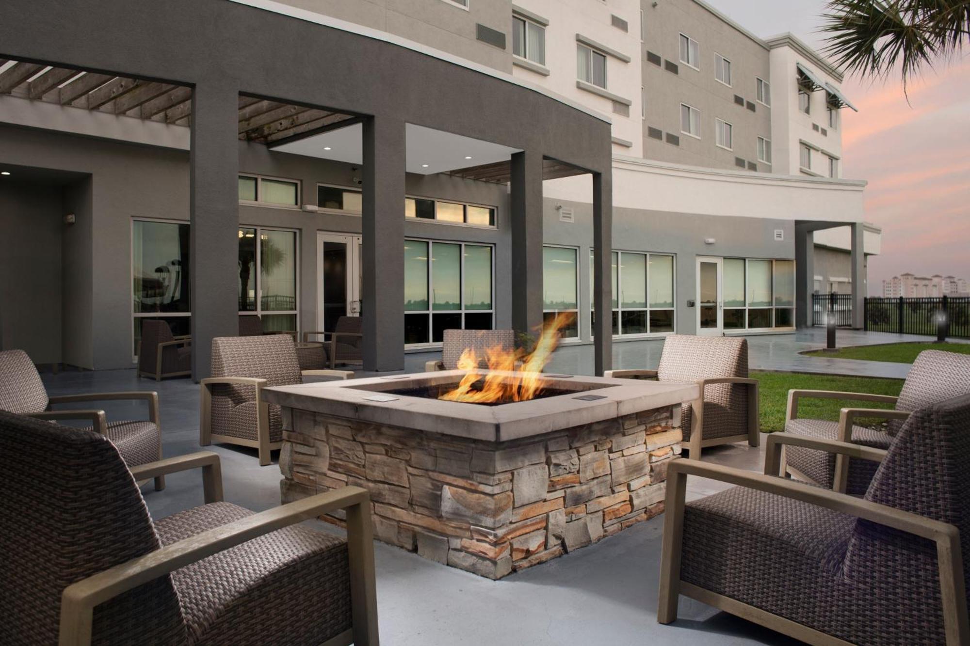 Courtyard By Marriott Galveston Island Hotel Exterior foto